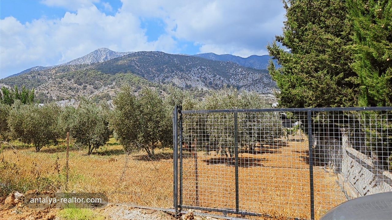 Çığlık Orta Mahallede Büyük Villa Parseli