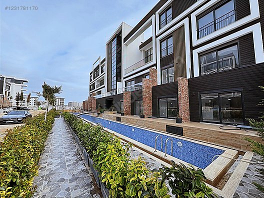 В Алтынташе рядом с главной дорогой в комплексе во внутреннем дворе квартира 1+1