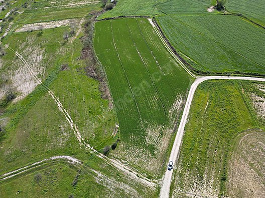 Плодородное инвестиционное поле с официальной дорогой в Аксу Караёзде площадью 8.533 м²