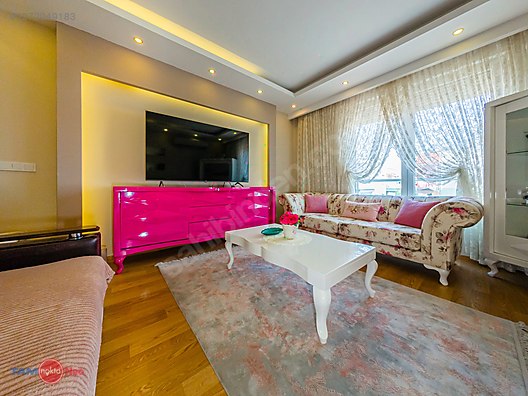 Konukseverde Merkezi Konumda Geniş Dubleks