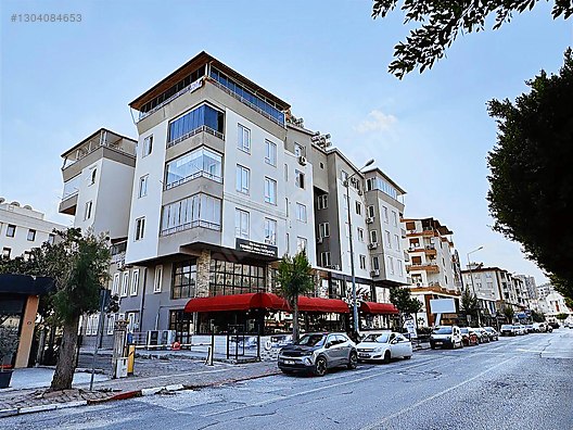 ПРОСТОРНАЯ 5+1 ДУПЛЕКС КВАРТИРА 300м2 С ШИРОКОЙ ТЕРРАСОЙ НА ГЛАВНОЙ УЛИЦЕ