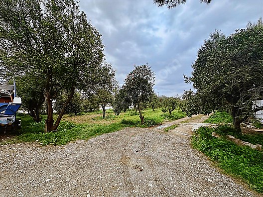 Kırcami de 30 luk Yol Üzerinde Köşe Parsel Satılık