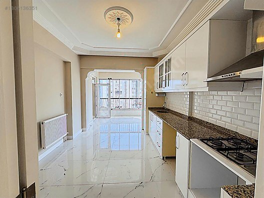 В Лара Чаглаяне, внутри комплекса, просторная отремонтированная 3+1 квартира на промежуточном этаже