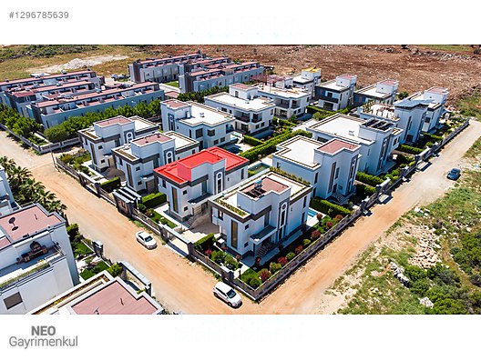 ВИЛЛА С ЛИФТОМ НА ПРОДАЖУ 3+1 С ОТКРЫТЫМ И КРЫТЫМ БАССЕЙНОМ РЯДОМ С LARA HILL