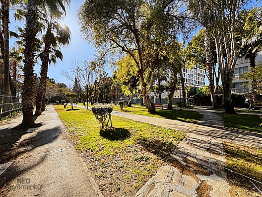 В Фенер Астур среди зелени просторная меблированная 3+1 квартира в аренду