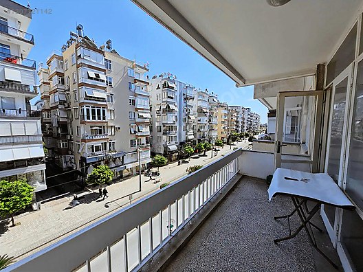 AYŞE YENİDOĞAN'dan IŞIKLARDA ANA CADDE ÜSTÜ GENİŞ 2+1 DAİRE