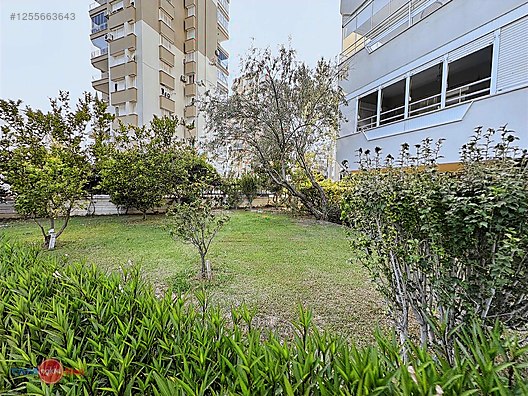 Çağlayan'da iyi konumda, havuzlu sitede, ara kat daire.