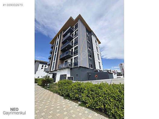 ÖZELİKLİ SİTEDE KAPALI OTOPARKLI ÇİFT BANYOLU GENİŞ DAİRE