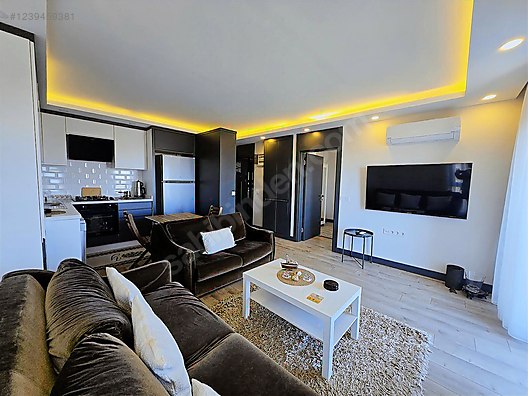 ALTINTAŞ'DA HAVUZLU TEMİZ EŞYALI DENİZ MANZARALI ARAKAT DAİRE