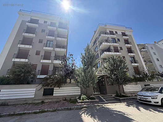 AYŞE YENİDOĞAN'dan KAPALI OTOPARKLI HAVUZLU 2+1