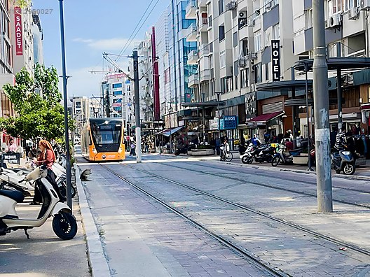 Şarampol Kapalı yol Tramvay hattı üzerinde SATILIK DÜKKAN