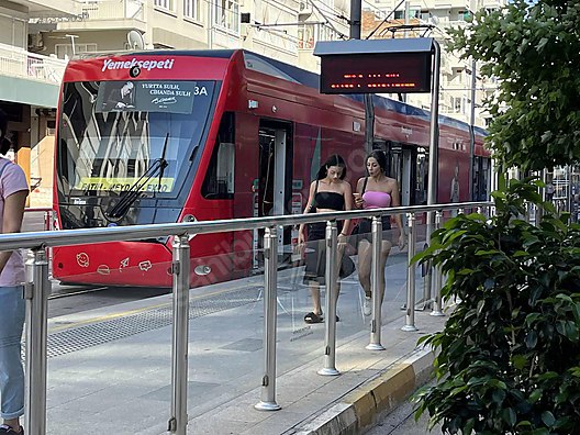 Şarampol Kapalı Yol Tramvay hattı üzerinde SATILIK DÜKKAN