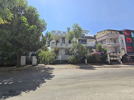 Şirinyalı'da Müstakil Satılık Villa 7+2