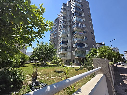 FENER'DE MEDİCAL PARK YAKINI, GENİŞ BAHÇELİ SİTEDE LÜKS 3+1