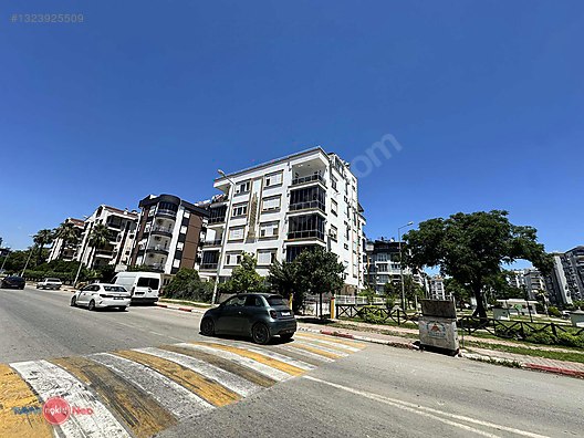 YALI CADDESİ 'NDE ARAKAT GENİŞ DAİRE