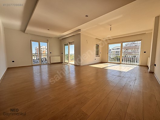 MEYDANKAVAĞI'nda SİTEDE 3+1 GENİŞ MASRAFSIZ KİRALIK BOŞ DAİRE
