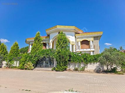 В Дёшемеалты Йешилбайыр продается 6+2 отдельная люкс угловая вилла