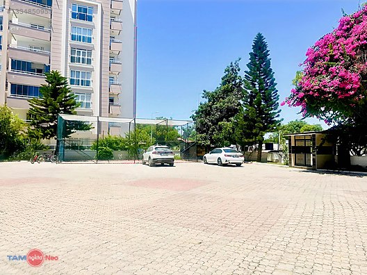 YALI CADDESİ'NDE ARAKAT GENİŞ DAİRE