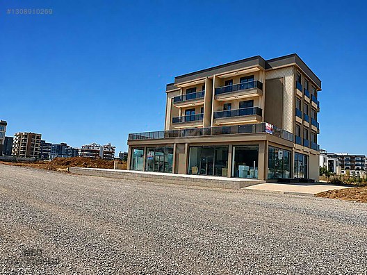 НА ГЛАВНОЙ УЛИЦЕ МАГАЗИН НА ПРОДАЖУ