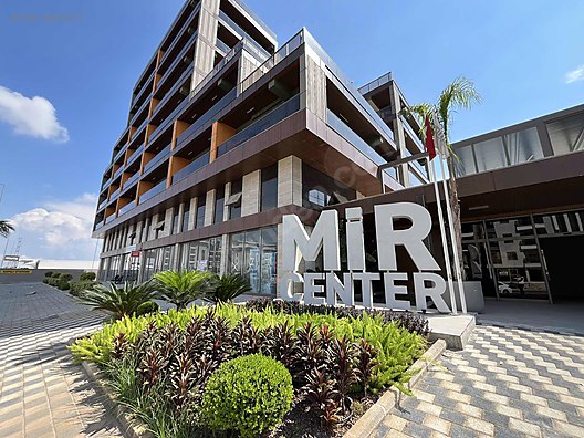 Mir Center'da ara kat modern özellikli sitede 1+1 kiralık daire
